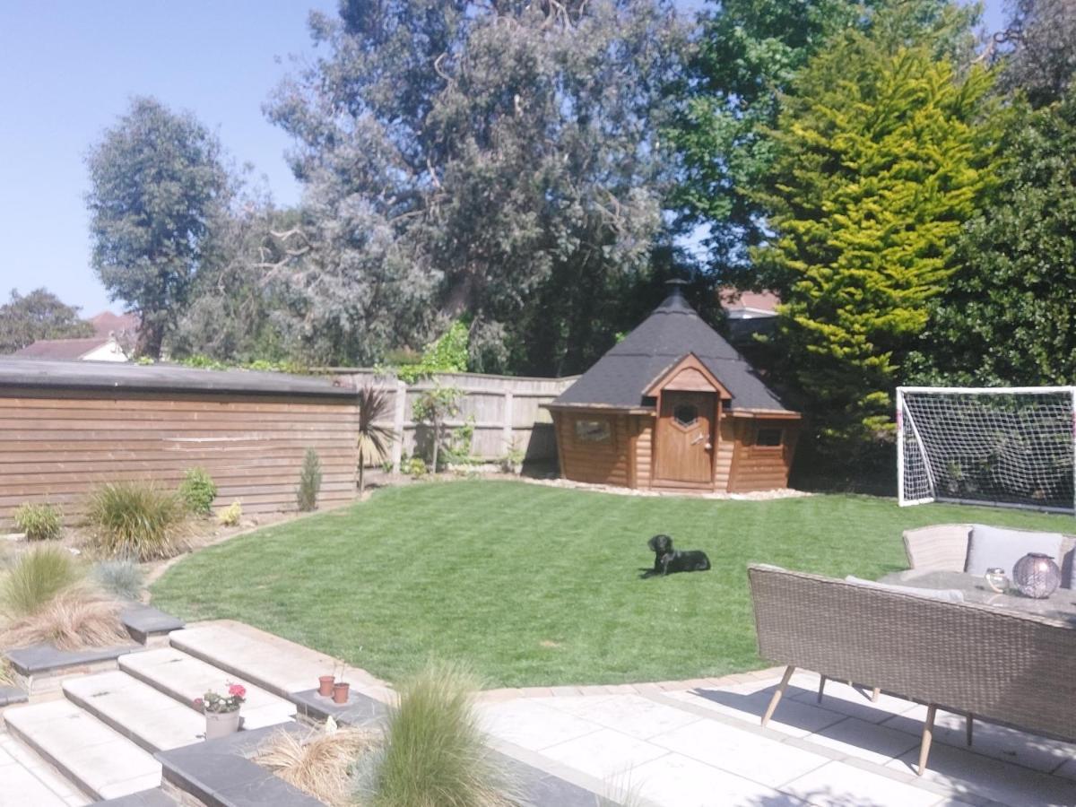 Beach House, With Bbq Lodge And Hot Tub! Bournemouth Buitenkant foto